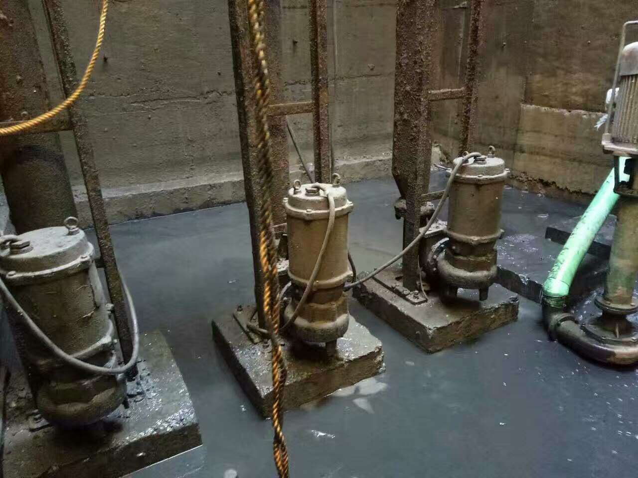 阿拉善右污水池清理